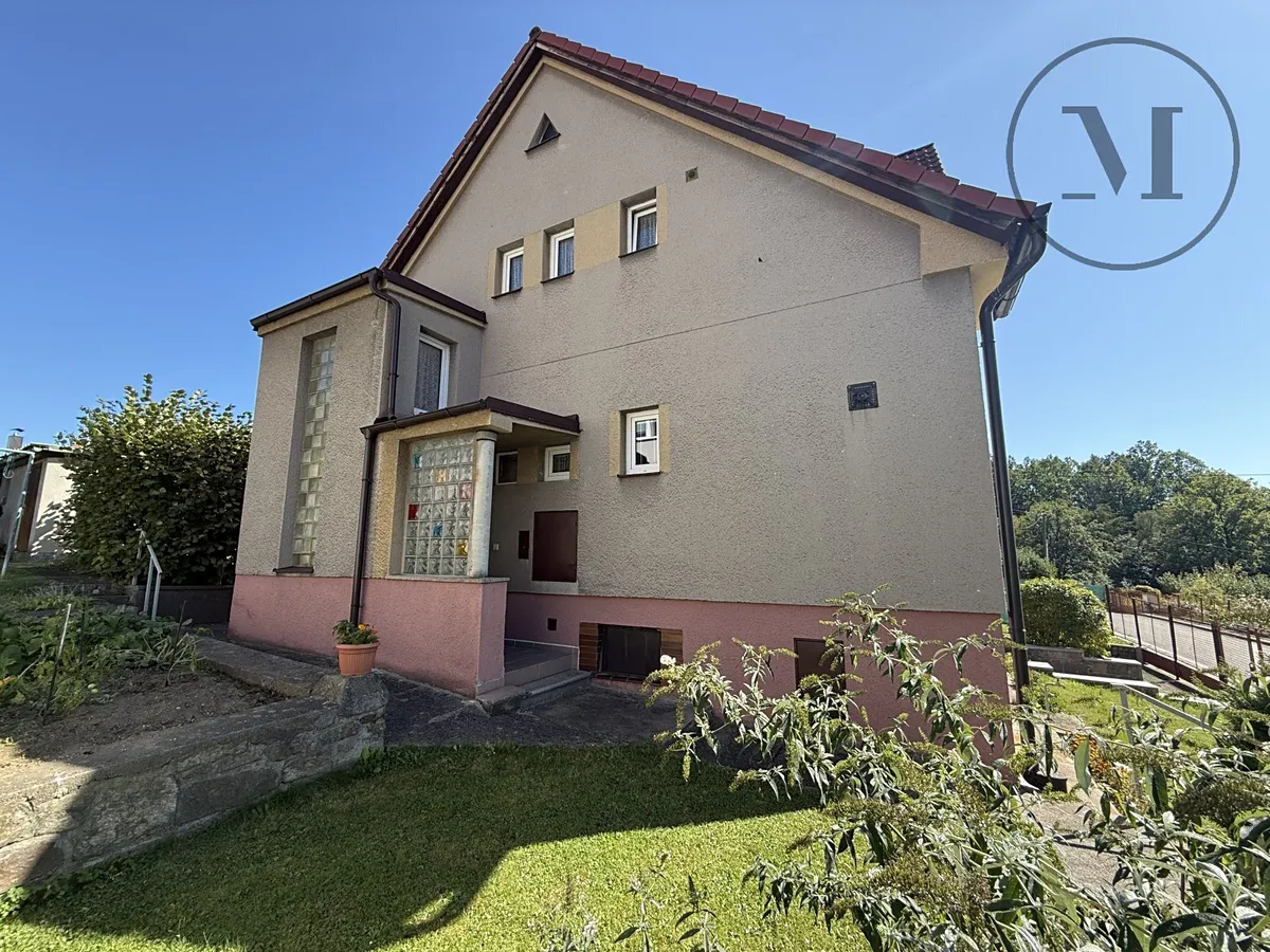 Prodej rodinného domu 242 m², pozemek 735 m²